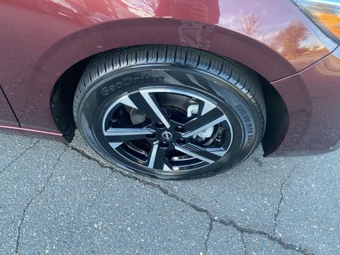 Used 2024 Nissan Sentra SV image 9