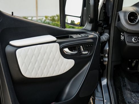 Used 2023 Mercedes-Benz Sprinter 3500 image 85