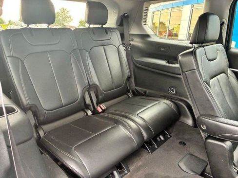 Used 2022 Jeep Grand Cherokee L Limited AWD/4WD image 10