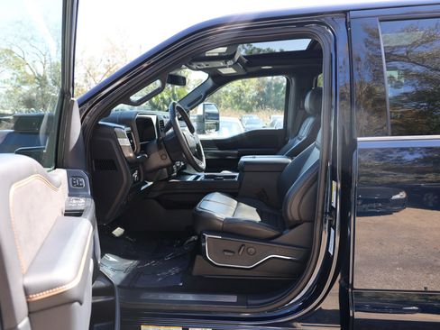 Used 2024 Ford F450 Platinum w/ FX4 Off-Road Package image 7