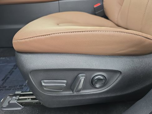 Certified 2025 Toyota Grand Highlander AWD image 31