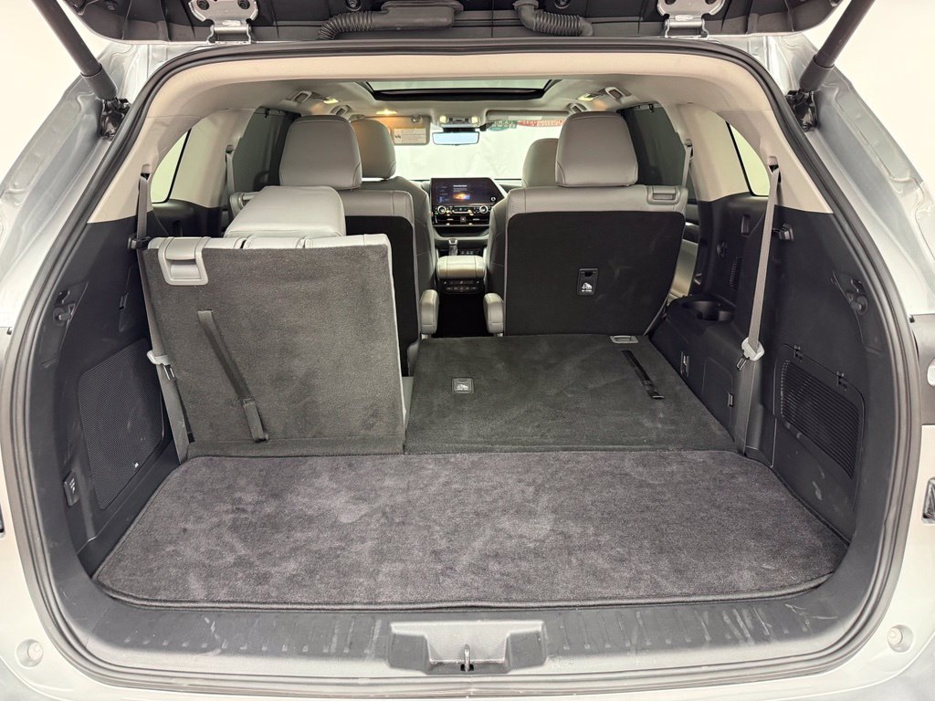 Used 2025 Toyota Highlander Platinum AWD/4WD image 22