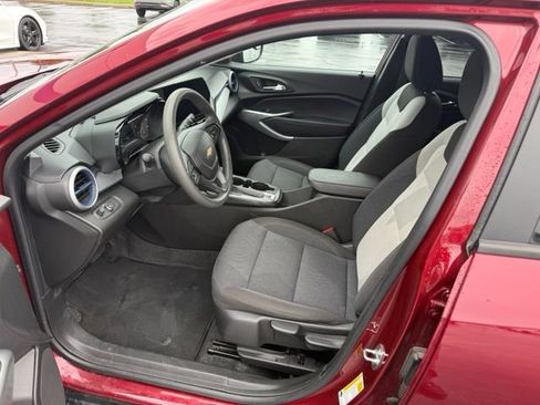 Used 2024 Chevrolet Trax LS w/ LS Convenience Package FWD image 7