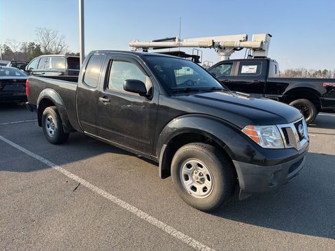 Used 2018 Nissan Frontier S image 2
