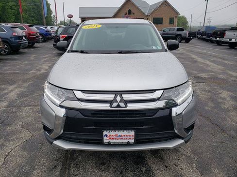 Used 2018 Mitsubishi Outlander ES AWD/4WD image 2
