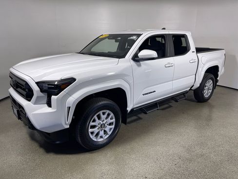 Certified 2024 Toyota Tacoma SR5 image 7