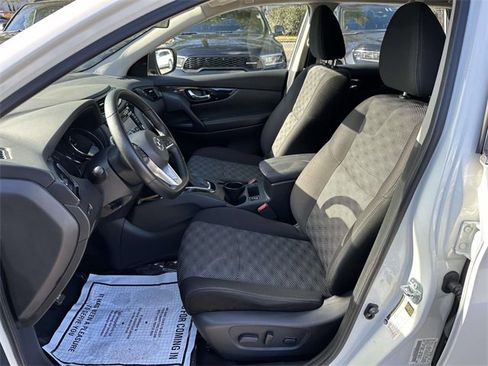 Used 2017 Nissan Rogue Sport SV w/ SV Premium Package image 16