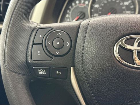 Used 2015 Toyota RAV4 XLE image 16