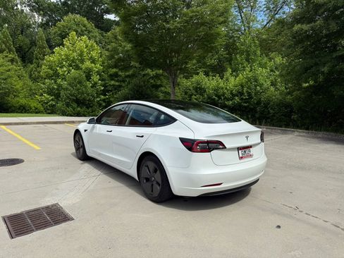 Used 2021 Tesla Model 3 Standard Range Plus RWD image 3