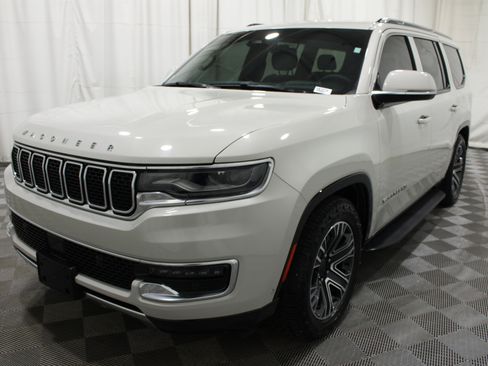 Used 2022 Jeep Wagoneer Series III AWD/4WD image 40