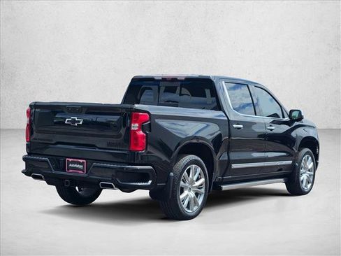 Used 2023 Chevrolet Silverado 1500 High Country w/ High Country Premium Package AWD/4WD image 5