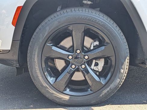 Used 2022 Jeep Grand Cherokee L Limited w/ Black Appearance Package image 34