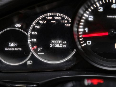 Used 2018 Porsche Panamera 4 image 18