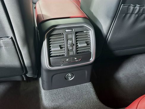 Certified 2026 Porsche Macan image 26