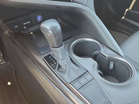 Used 2022 Toyota Camry SE FWD image 19