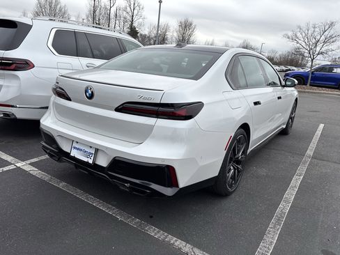 Used 2023 BMW 760i xDrive w/ Executive Package image 22