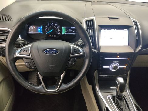 Used 2017 Ford Edge Titanium w/ Technology Package FWD image 22