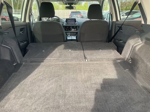 Used 2023 Nissan Rogue SV image 24