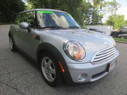 Used 2009 MINI Cooper Hardtop FWD image 2