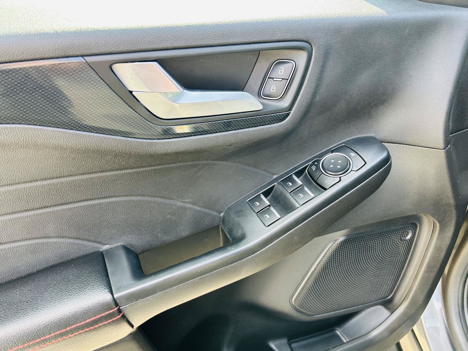 Used 2023 Ford Escape ST-Line FWD image 11