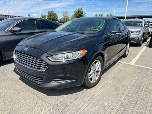 Used 2014 Ford Fusion SE FWD image 2