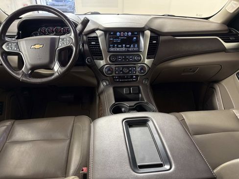 Used 2019 Chevrolet Tahoe LT w/ Luxury Package AWD/4WD image 16