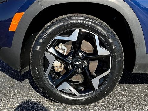 Used 2024 Kia Seltos EX image 9