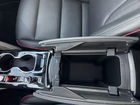 Used 2022 Buick Envision Essence w/ Technology Package I image 30