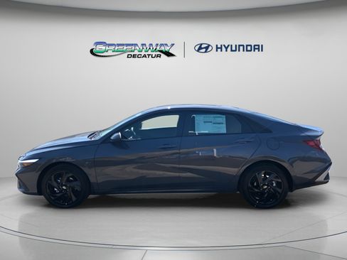 Used 2026 Hyundai Elantra Sport FWD image 4