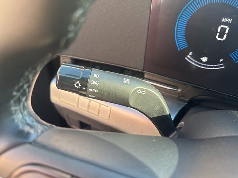 Used 2025 Hyundai Kona SEL image 27