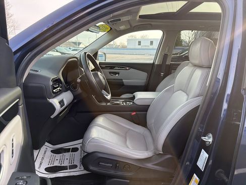 Certified 2025 Honda Pilot Touring image 18