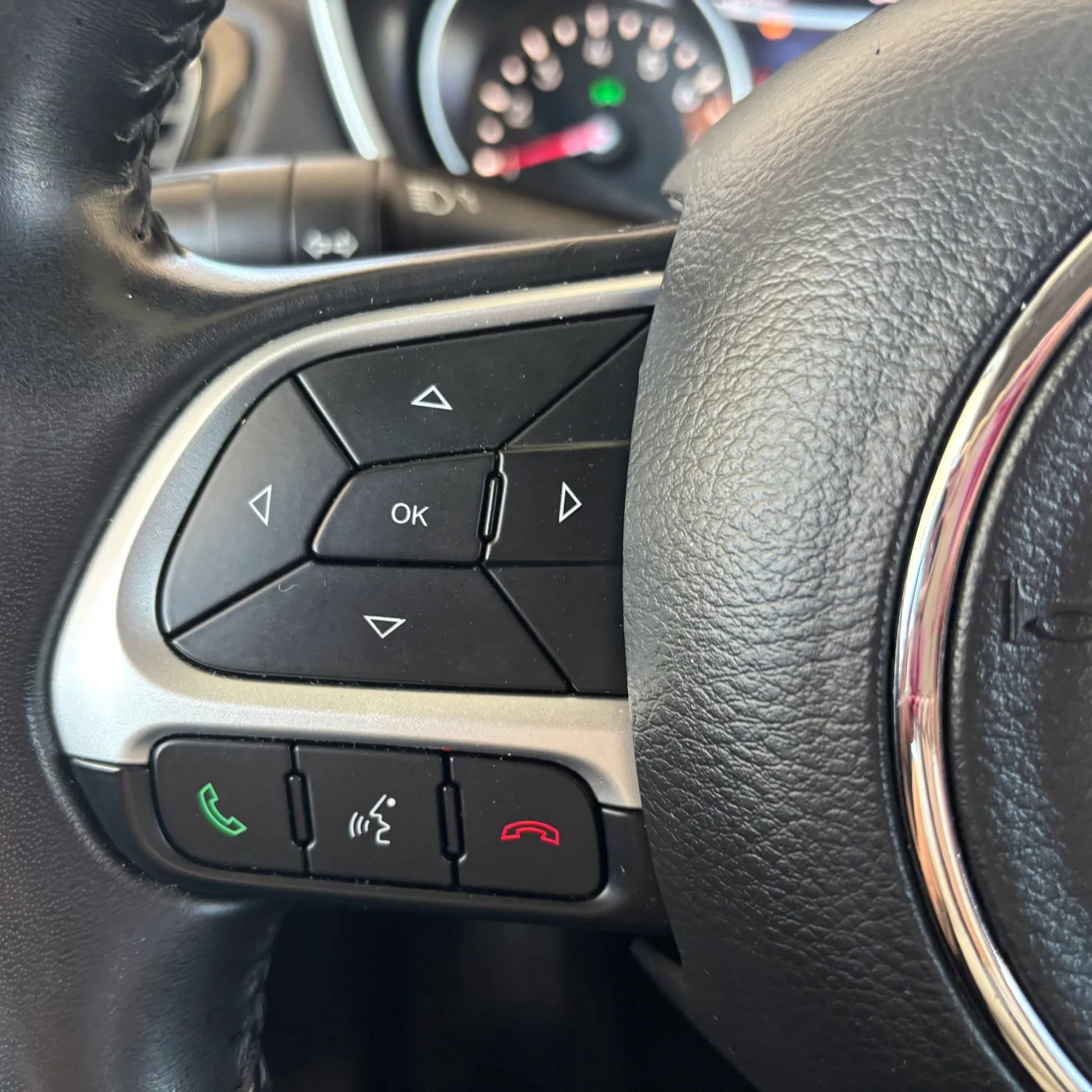 Used 2018 Jeep Compass Latitude w/ Popular Equipment Group FWD image 23