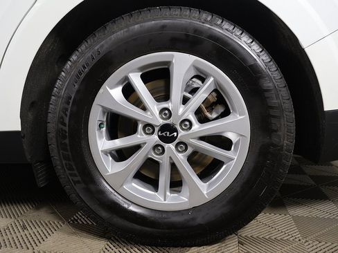 Used 2024 Kia Carnival LX image 18