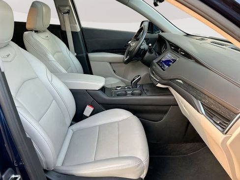Used 2021 Cadillac XT4 Premium Luxury AWD/4WD image 29