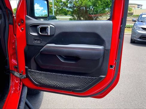 Used 2022 Jeep Wrangler Unlimited Rubicon w/ Dual Top Group AWD/4WD image 24