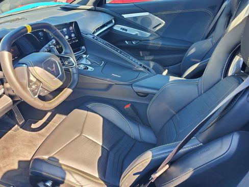 Used 2021 Chevrolet Corvette Stingray Premium Conv w/ Z51 Performance Package RWD image 12