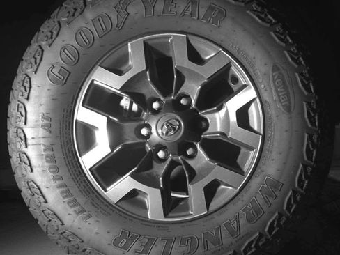 Used 2023 Toyota Tacoma TRD Off-Road image 9