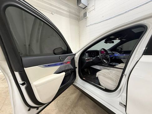 Used 2024 BMW 760i xDrive w/ Premium Package image 36