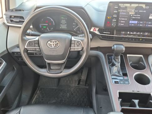 Used 2021 Toyota Sienna LE FWD image 14