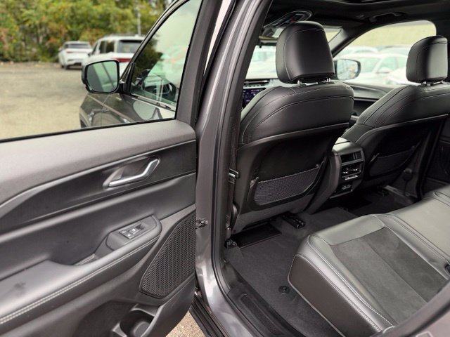 Used 2025 Jeep Grand Cherokee 4WD image 12