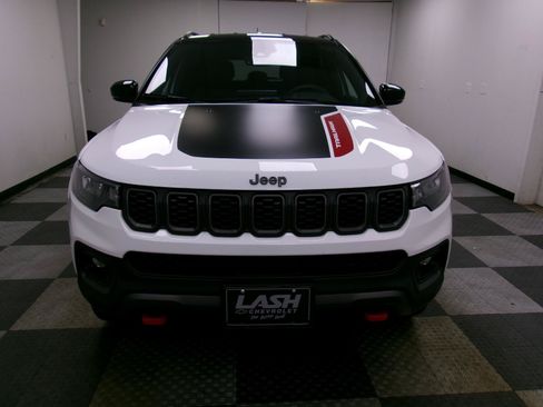 Used 2025 Jeep Compass Trailhawk AWD/4WD image 15