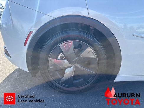 Certified 2024 Toyota Prius LE FWD image 27