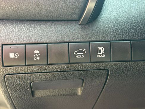 Used 2020 Toyota Camry SE FWD image 17