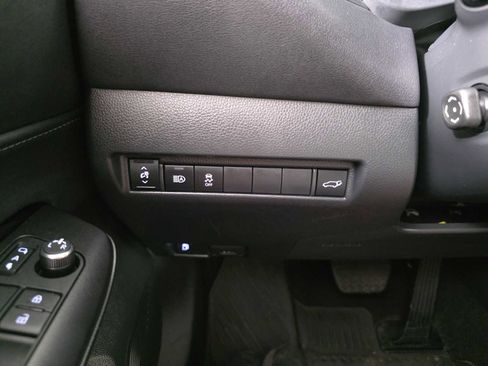 Used 2024 Toyota Venza LE image 17