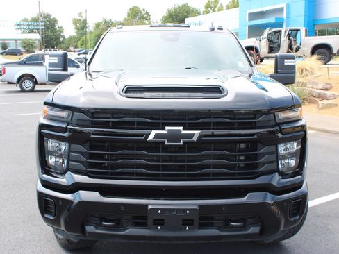 Used 2025 Chevrolet Silverado 2500 Custom w/ Custom Value Package AWD/4WD image 3