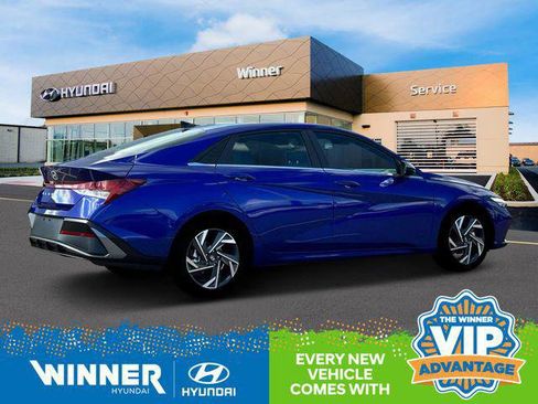 New 2025 Hyundai Elantra SEL image 9