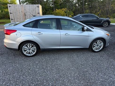 Used 2017 Ford Focus Titanium FWD image 5