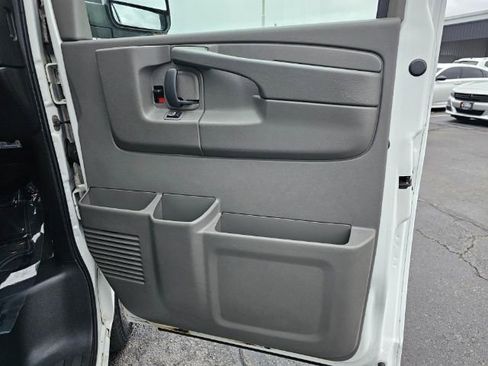 Used 2013 GMC Savana 3500 LT w/ LT Preferred Equipment Group image 23