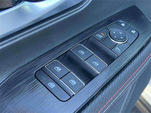 Used 2025 Nissan Kicks SR image 17