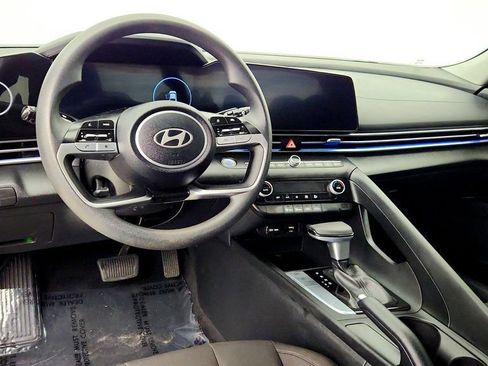 Used 2024 Hyundai Elantra SEL FWD image 12